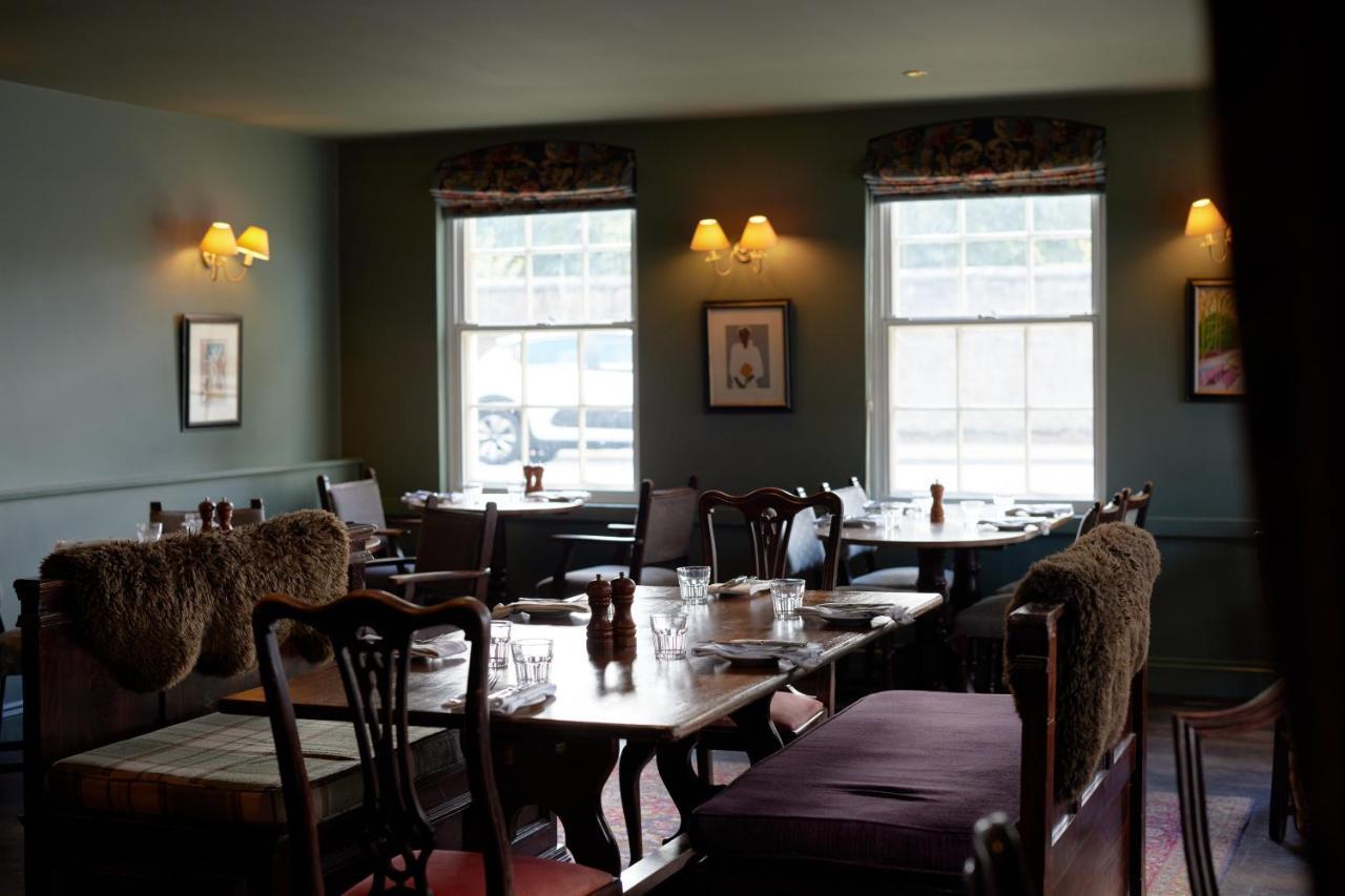 Готель The Pembroke Arms Wilton  Екстер'єр фото